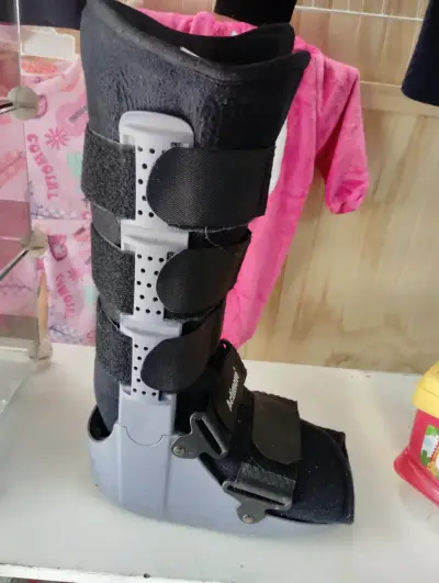 Bota ortopédica Actimove negra ajustable - miniatura 3