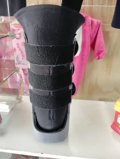 Bota ortopédica Actimove negra ajustable - miniatura 4