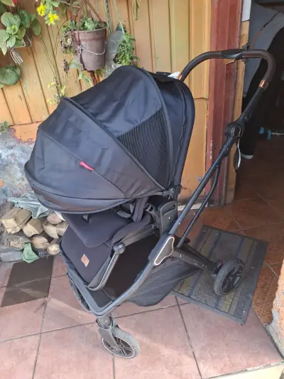 Coche de bebé negro con estructura plegable - miniatura 3