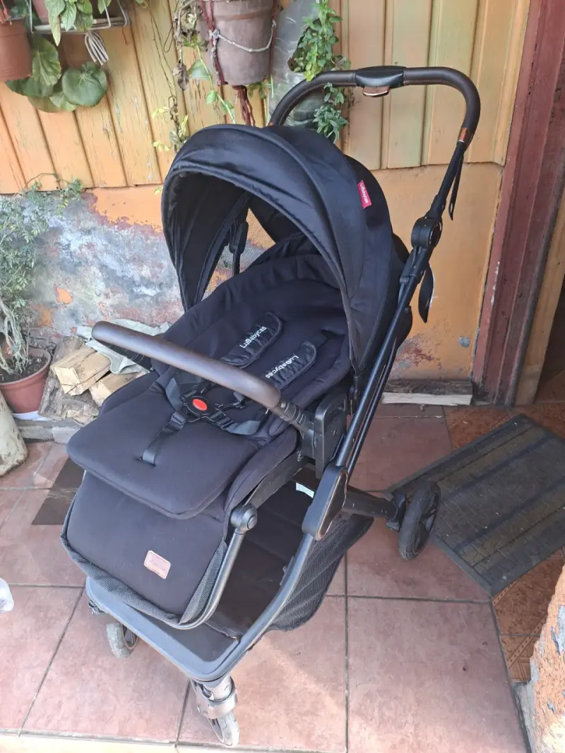 Coche de bebé negro con estructura plegable - 5