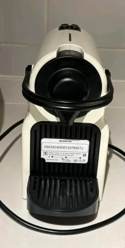 Máquina de café Nespresso Inissia blanca - miniatura 4
