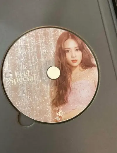 Feel special Twice album 🎀✨ - miniatura 3
