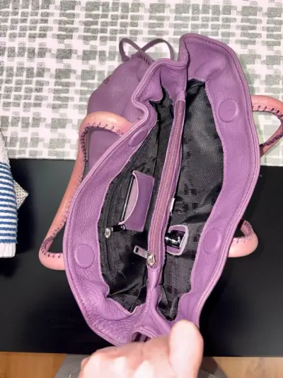 Cartera Luz Da Lua de cuero morado con asas rosas - miniatura 5