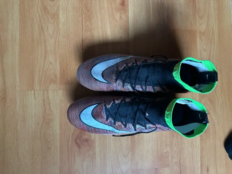 Botines de fútbol Nike con calceta alta - 1