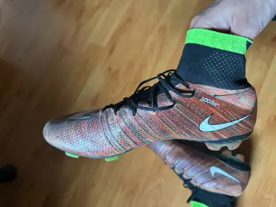 Botines de fútbol Nike con calceta alta - miniatura 2