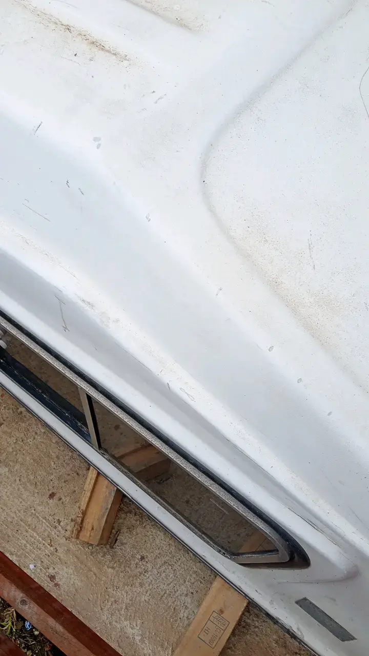 Capota de fibra para camioneta blanca - 2