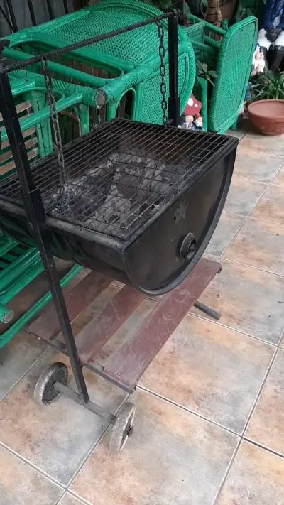 Parrilla de tambor con ruedas para asados - miniatura 1