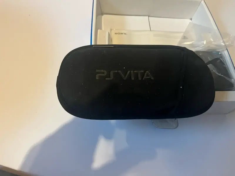 Consola portátil Sony PS Vita con Wi-Fi - 2