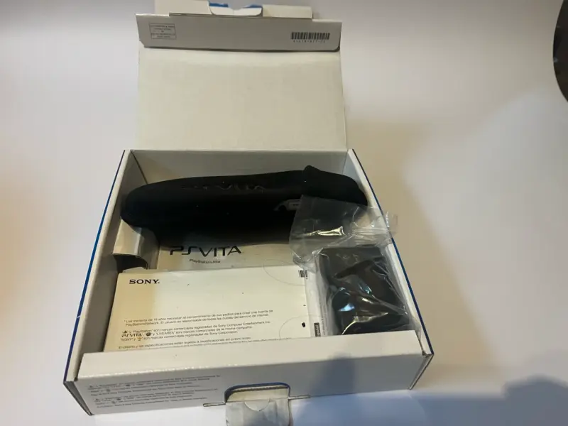 Consola portátil Sony PS Vita con Wi-Fi - 4