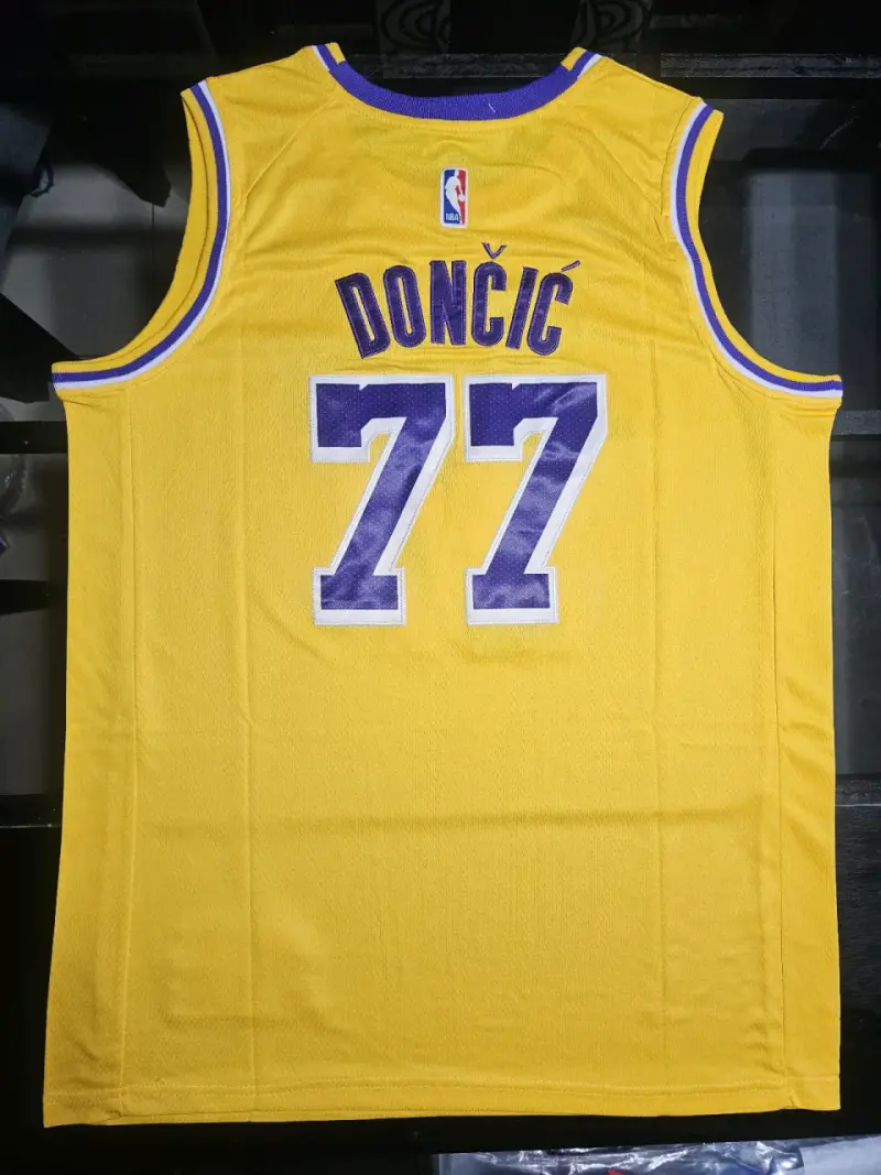 Camiseta NBA Lakers 77 Doncic Amarilla - 2