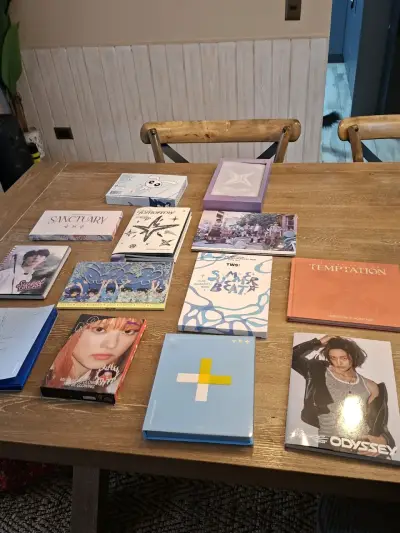 Colección de álbumes de K-pop variados - miniatura 1