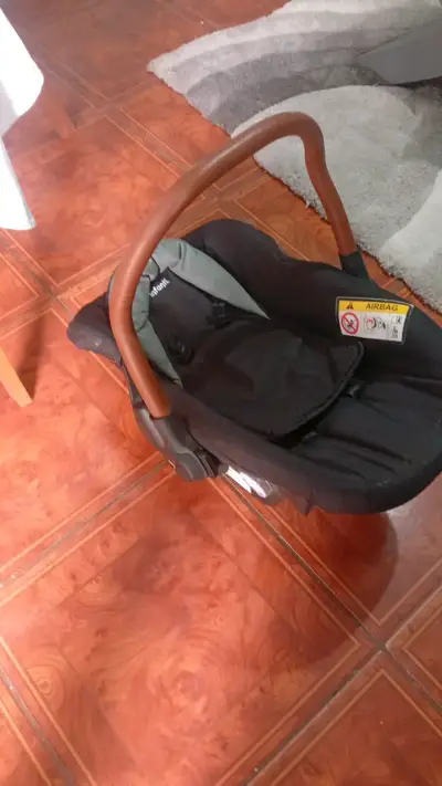 Silla de auto para bebé Infanti negra - miniatura 1