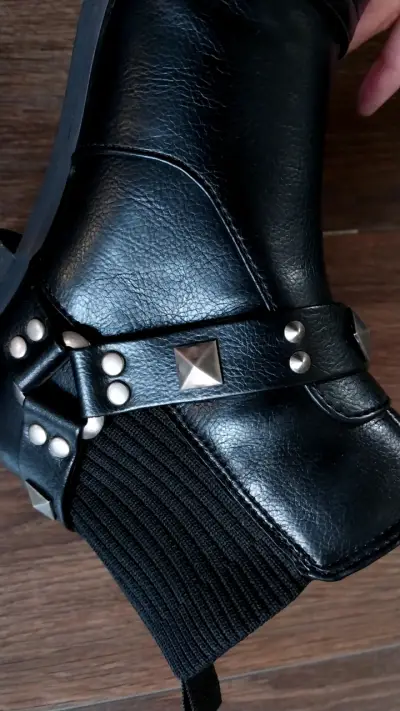 Botines negros FOSTER con tachas estilo rockero - miniatura 3