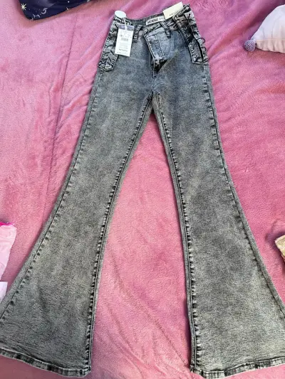 Jeans flare grises Menina - miniatura 2