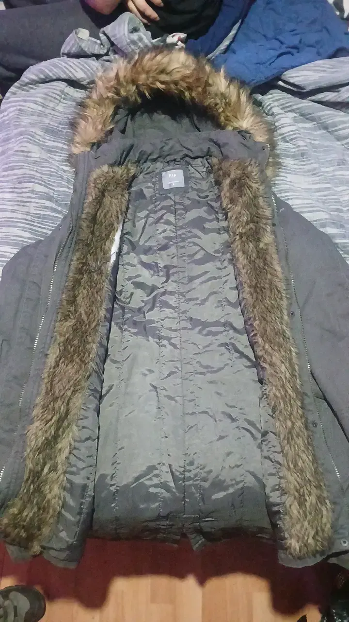 Parka gris con capucha y forro de piel sintética - 3
