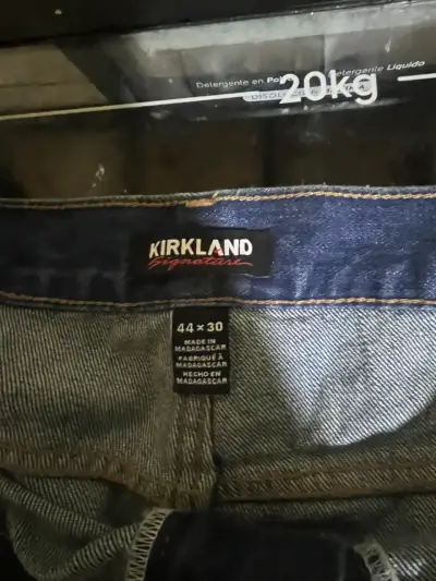 Jeans azul Kirkland Signature talla 44x30 - miniatura 3