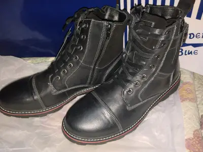 Botas de cuero color negro con cierre lateral - miniatura 1