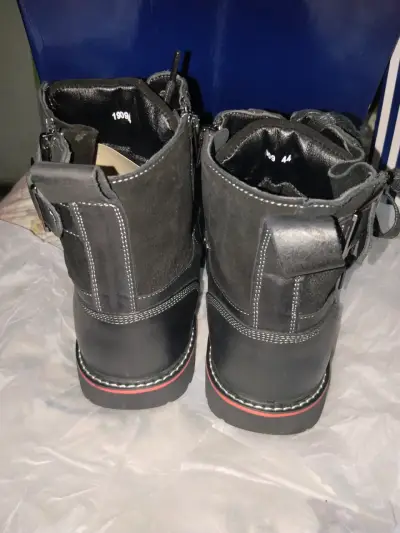Botas de cuero color negro con cierre lateral - miniatura 2