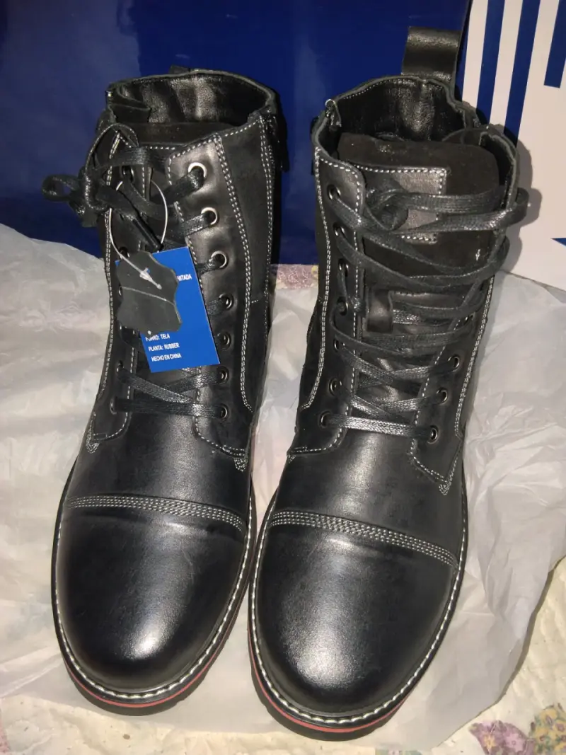 Botas de cuero color negro con cierre lateral - 3