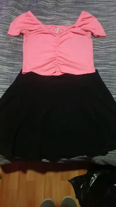 Conjunto de blusa rosa y falda negra Index - miniatura 1