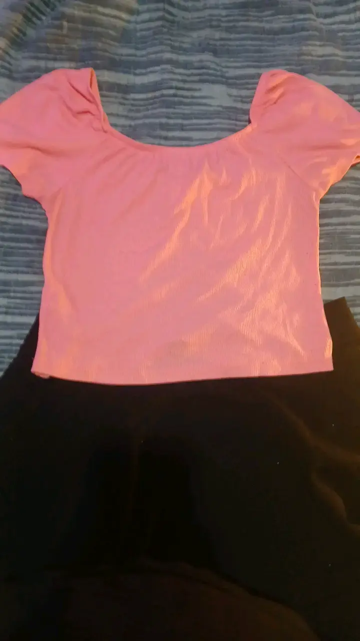 Conjunto de blusa rosa y falda negra Index - 4