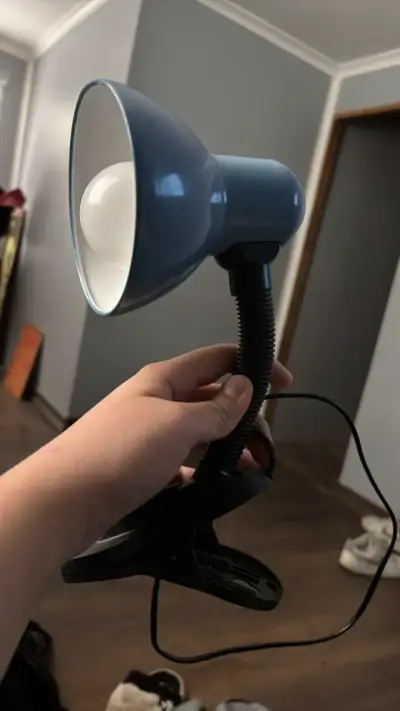 Lámpara de escritorio con pinza azul - miniatura 3