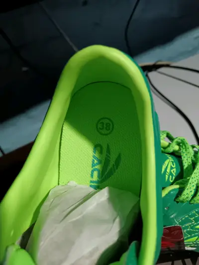 Zapatillas deportivas verdes para fútbol sala - miniatura 1