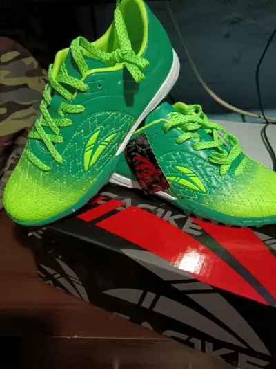 Zapatillas deportivas verdes para fútbol sala - miniatura 3