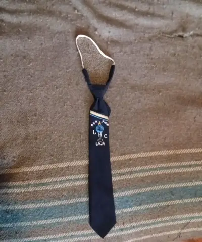 Corbata escolar azul con logo LHC Laja - miniatura 2