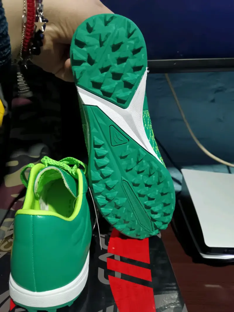 Zapatillas deportivas verdes para fútbol sala - 4