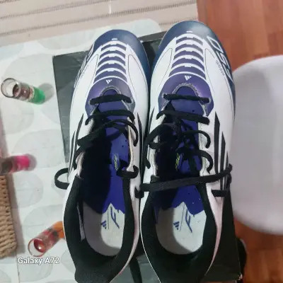 Botines de fútbol Adidas F50 Messi blancos y morados - miniatura 3