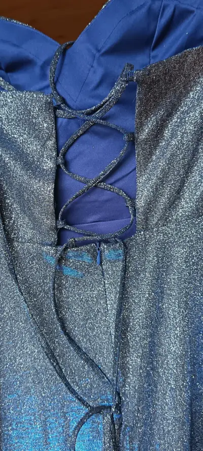 Vestido de fiesta azul brillante - miniatura 3