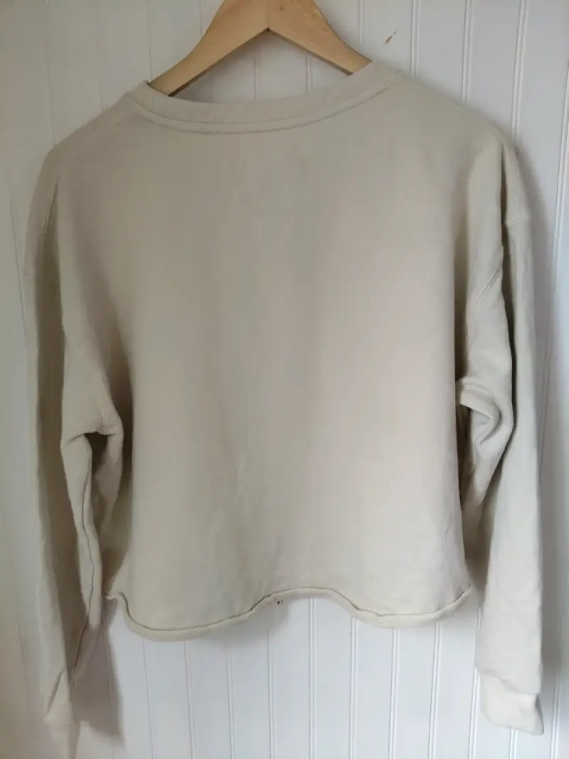 Polerón beige con bolsillo delantero - 2