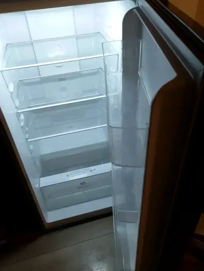 Refrigerador compacto con control de humedad - miniatura 1