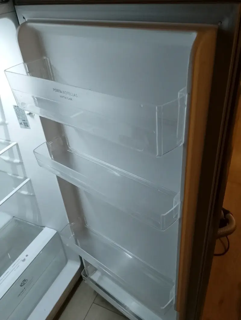 Refrigerador compacto con control de humedad - 3