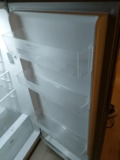 Refrigerador compacto con control de humedad - miniatura 3