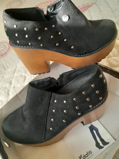Botines beige con plataforma y cierre lateral - miniatura 2