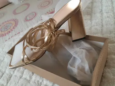 Botines beige con plataforma y cierre lateral - miniatura 4