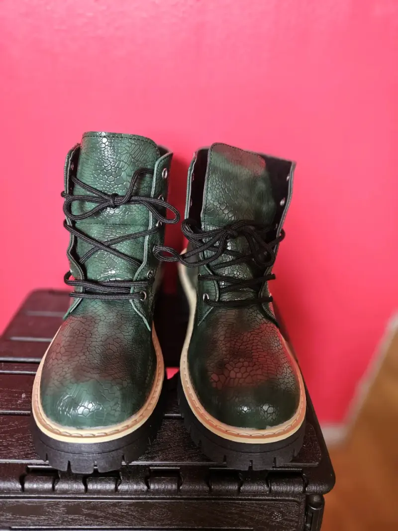 Botines verdes de cuero sintético con hebilla - 2