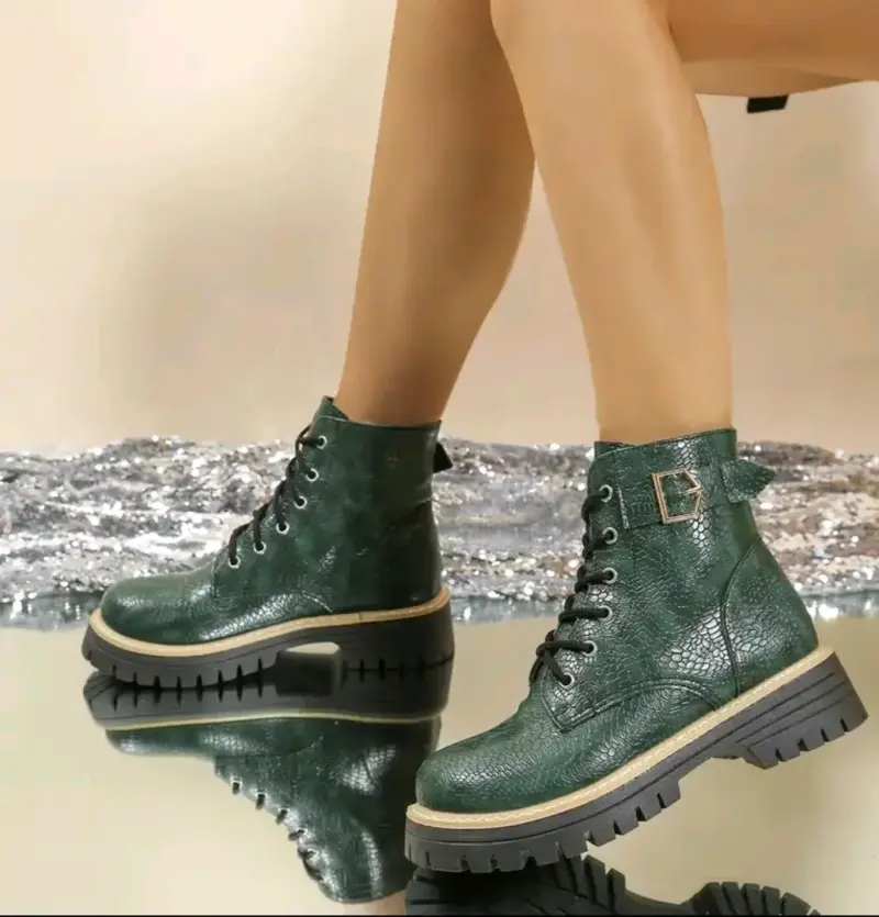 Botines verdes de cuero sintético con hebilla - 6