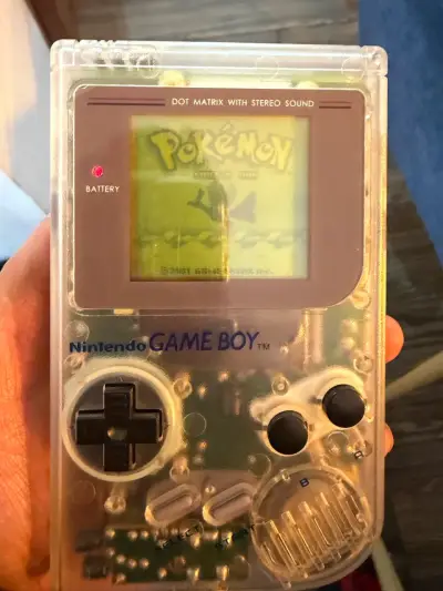 Nintendo Game Boy  clásico  con juego Pokémon - miniatura 1