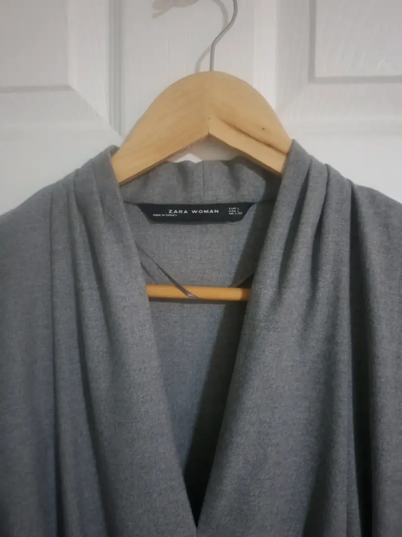 Vestido larga gris Zara Woman con cinturón - 2