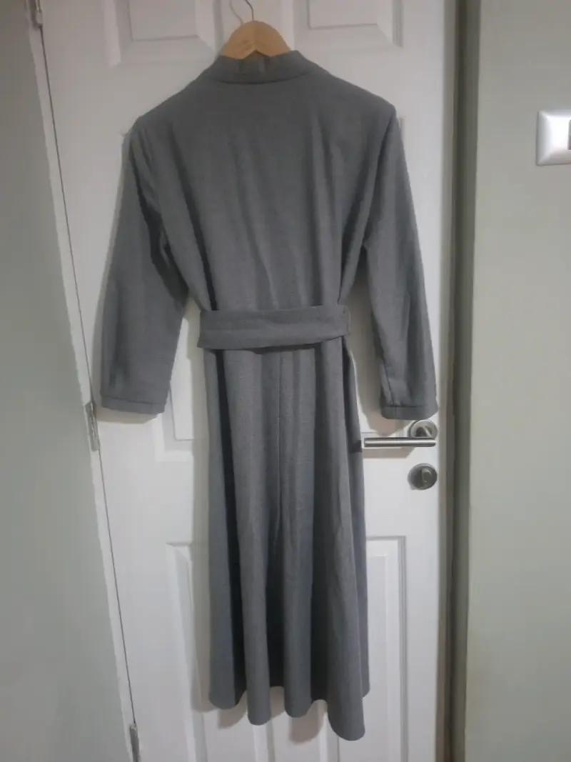 Vestido larga gris Zara Woman con cinturón - 3