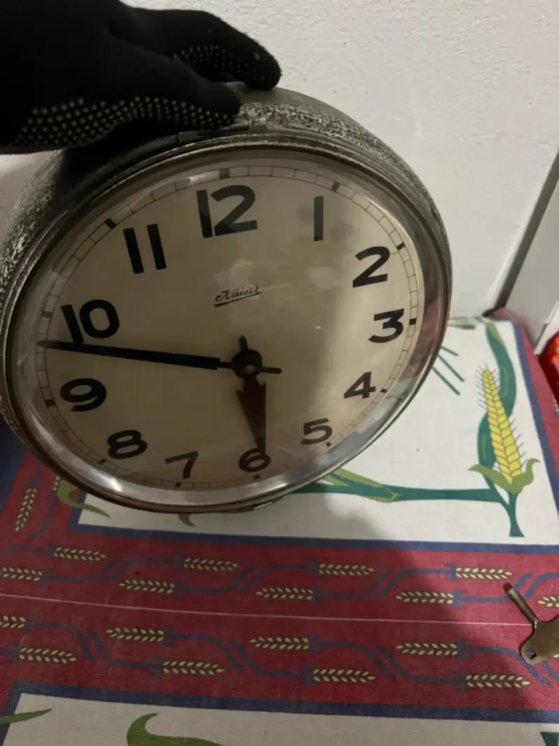 Reloj de pared vintage con llave - 3