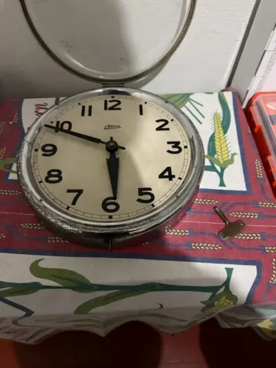 Reloj de pared vintage con llave - miniatura 4