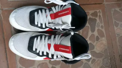 Zapatillas Converse blancas y negras talla 40 - miniatura 1