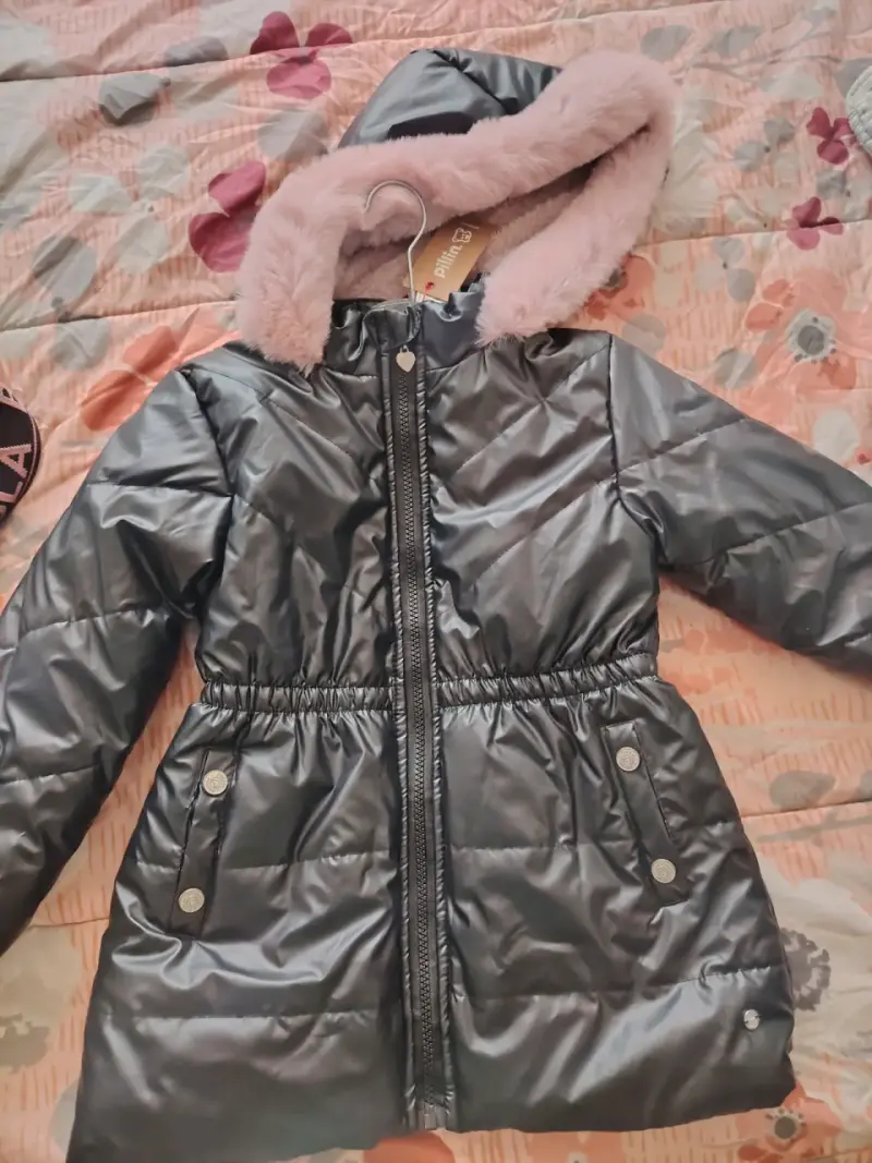 Abrigo de invierno para niña con capucha y forro rosa - 1