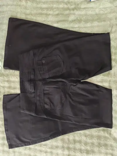 Jeans flare oscuro de mujer estilo acampanado - miniatura 2