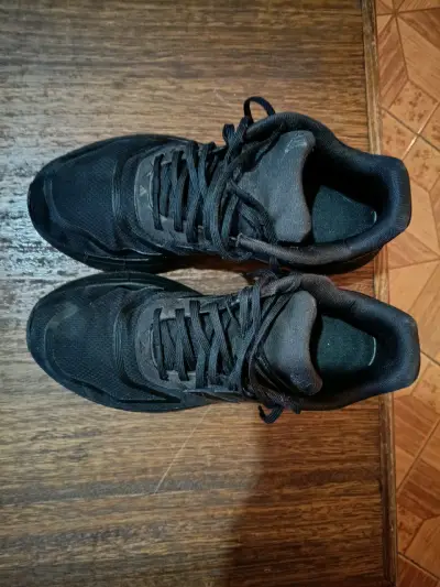 Zapatillas deportivas negras Adidas para hombre - miniatura 4