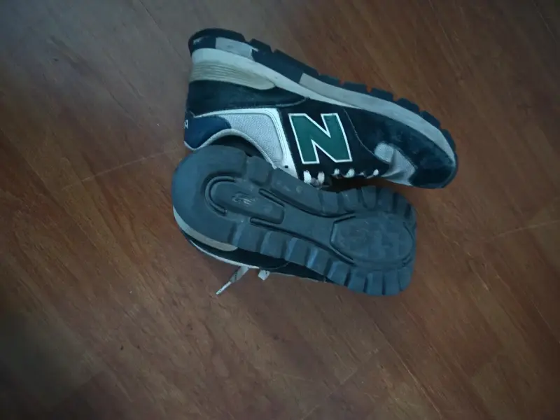 Zapatillas deportivas New Balance negras y grises - 2